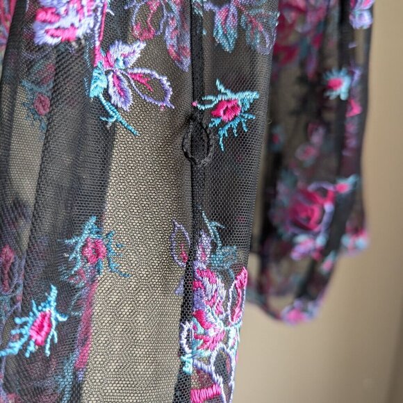 Victoria Secret's Illuminating Blooms Black Lace Trim Robe *missing belt - Picture 10 of 11